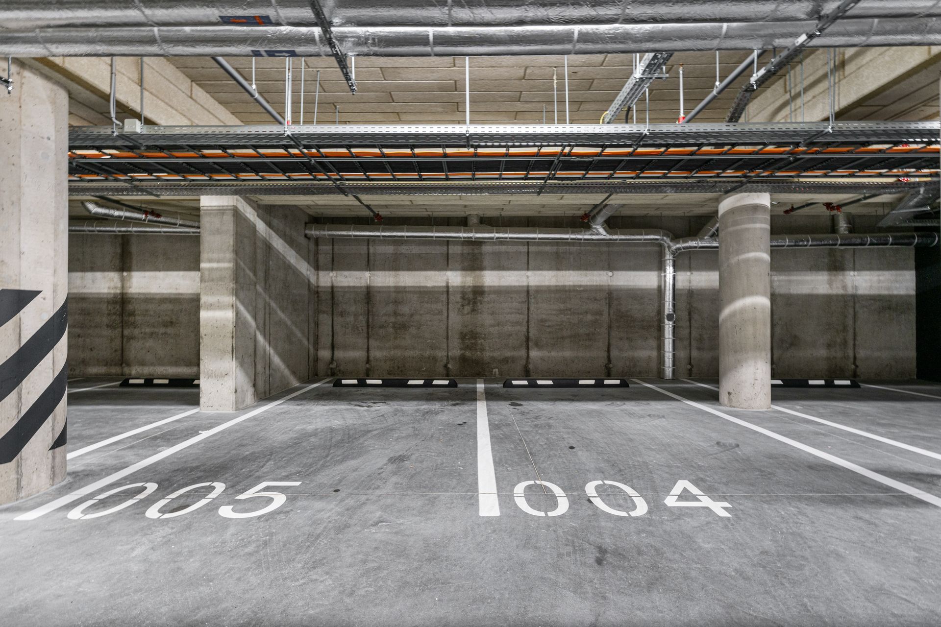 Požeminio parkingo automobilių vietos